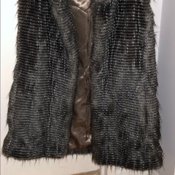 Kristen Blake faux fur vest - Picture 3 of 3